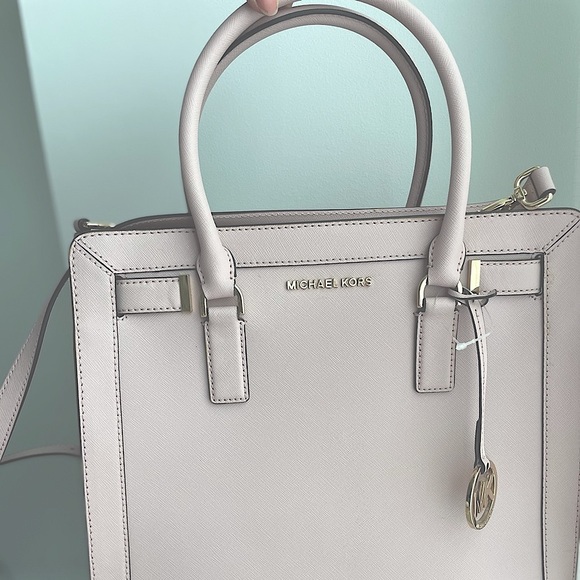 Michael Kors Large Tote Bag - Picture 4 of 12